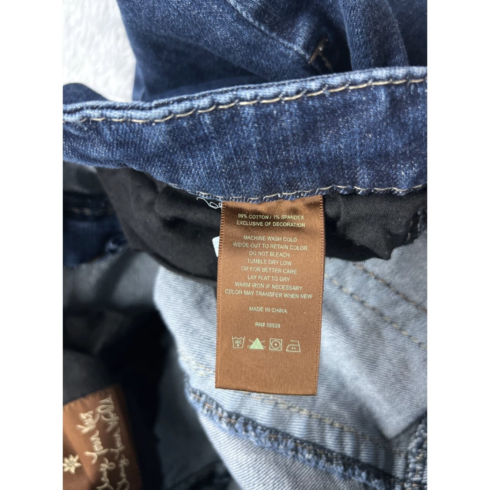 Vintage KUT from the Kloth Jeans Women 8 Blue Denim Flared Low Rise 30x29 Cotton Stretch Distressed Embroidered Logo Size 30" / US 8 / IT 44 - 7 Thumbnail
