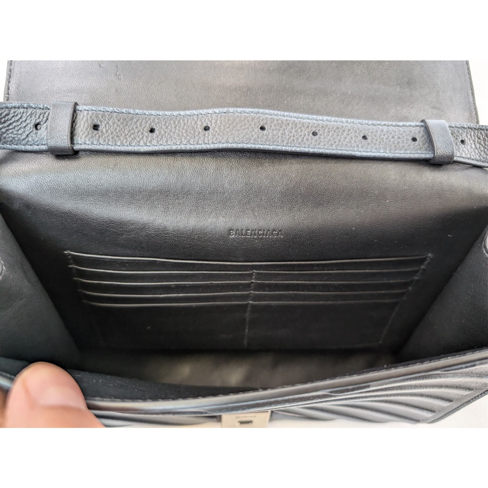 Balenciaga o1rshd1 Size: OS / Car Flap Bag with Strap Black/ White Dirt Size ONE SIZE - 10 Thumbnail