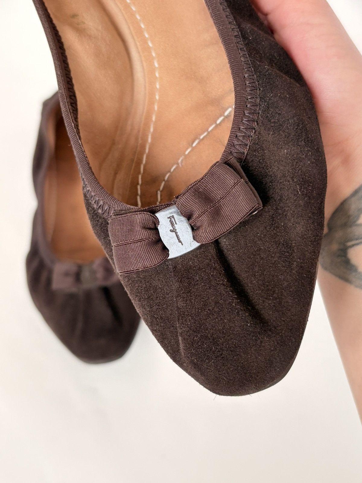 Salvatore Ferragamo Salvatore Ferragamo Brown Suede Ballet Flats Bow 40.5 10 Size US 10 / IT 40 - 5 Thumbnail