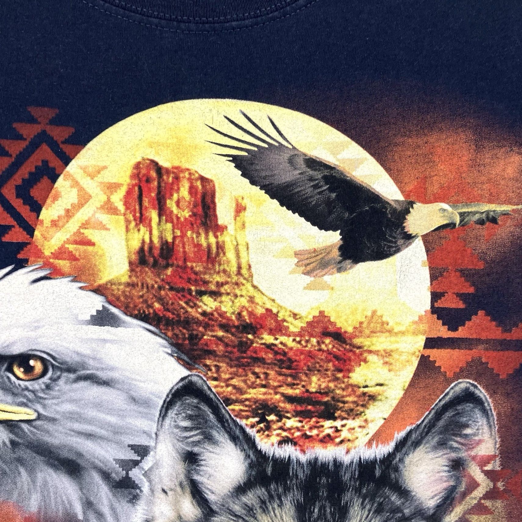 Fruit Of The Loom Fruit of the Loom Graphic T-Shirt Men Large Dark Navy 90s Nature Wolf Eagle Retro Slim Fit Size US L / EU 52-54 / 3 - 4 Thumbnail