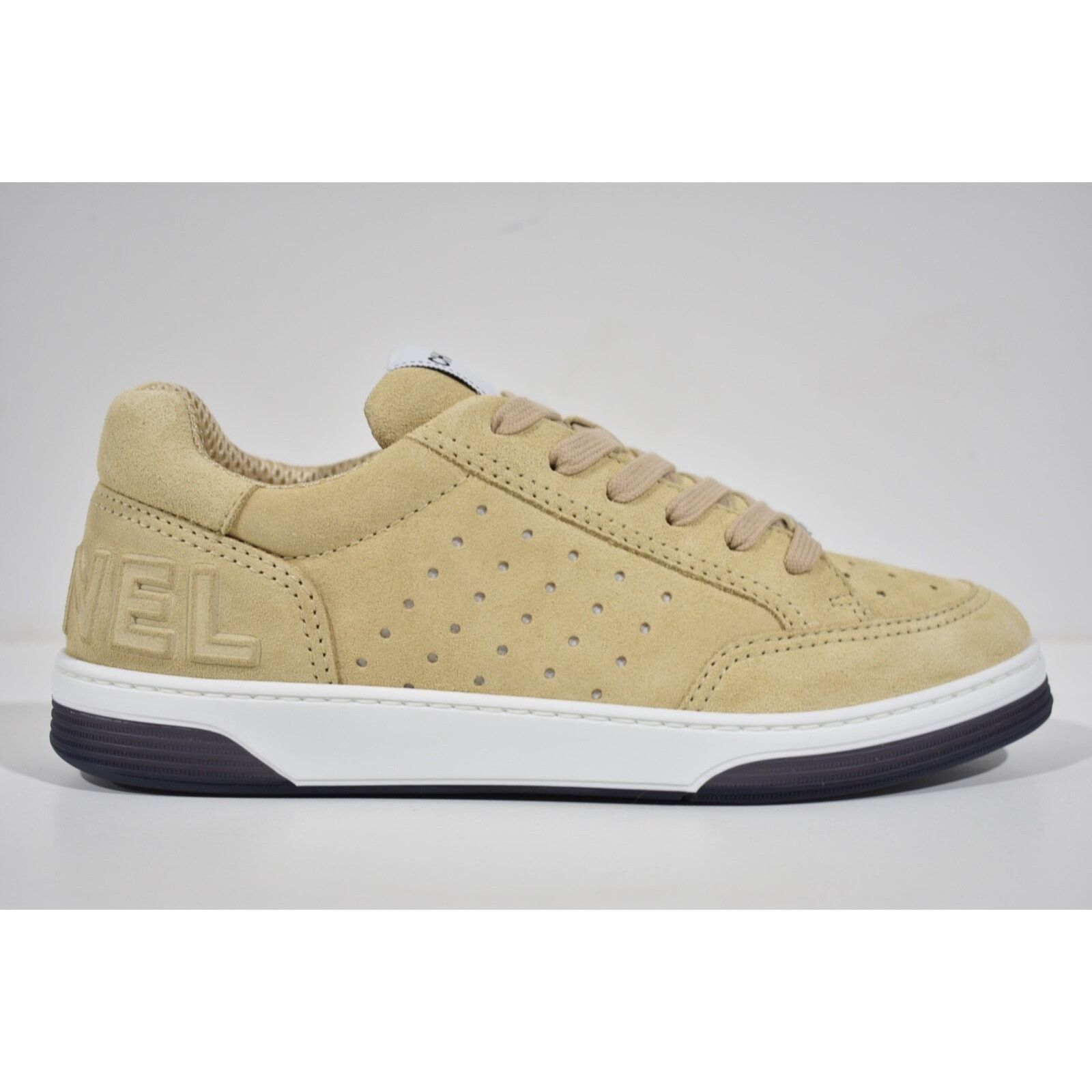 Chanel 22A Suede CC Logo Flat Lace Up Runner Trainer Sneaker 36.5 Size US 6.5 / IT 36.5 - 1 Thumbnail