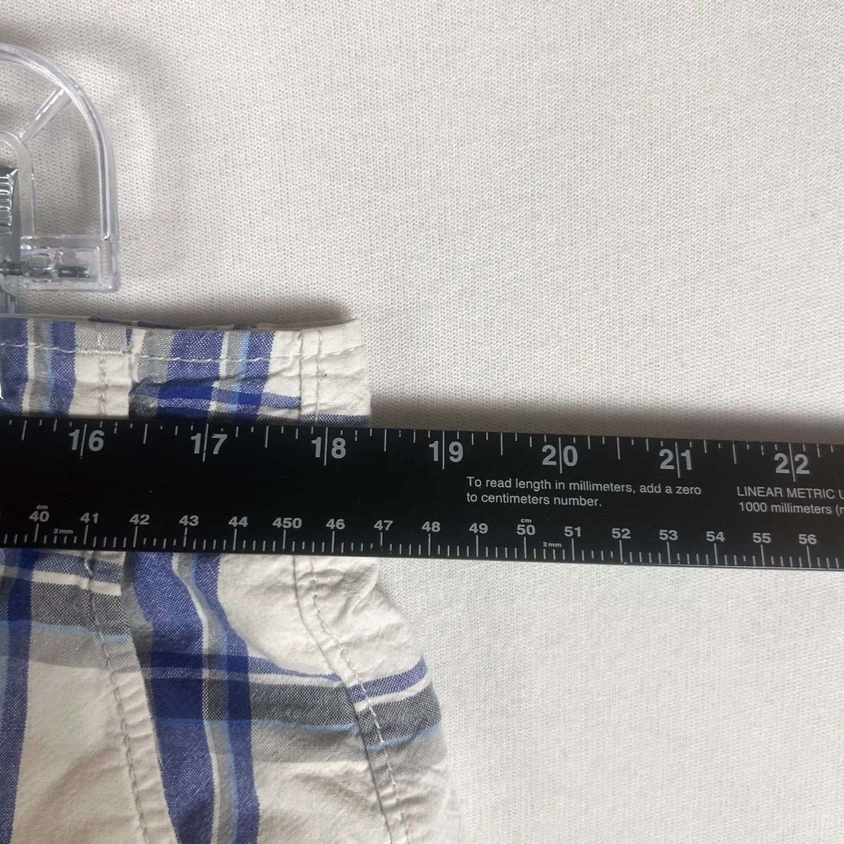 American Eagle Outfitters American Eagle Outfitters Longboard Shorts Mens 33 White Plaid Flat Front Classic Chino Casual 33 in Inseam 11 in (AEO) Size US 33 - 6 Thumbnail
