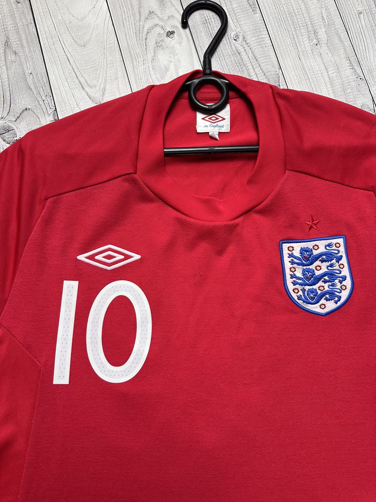 Umbro × Vintage Vintage Umbro England soccer jersey 10 Rooney size S/M Size US S / EU 44-46 / 1 - 3 Thumbnail