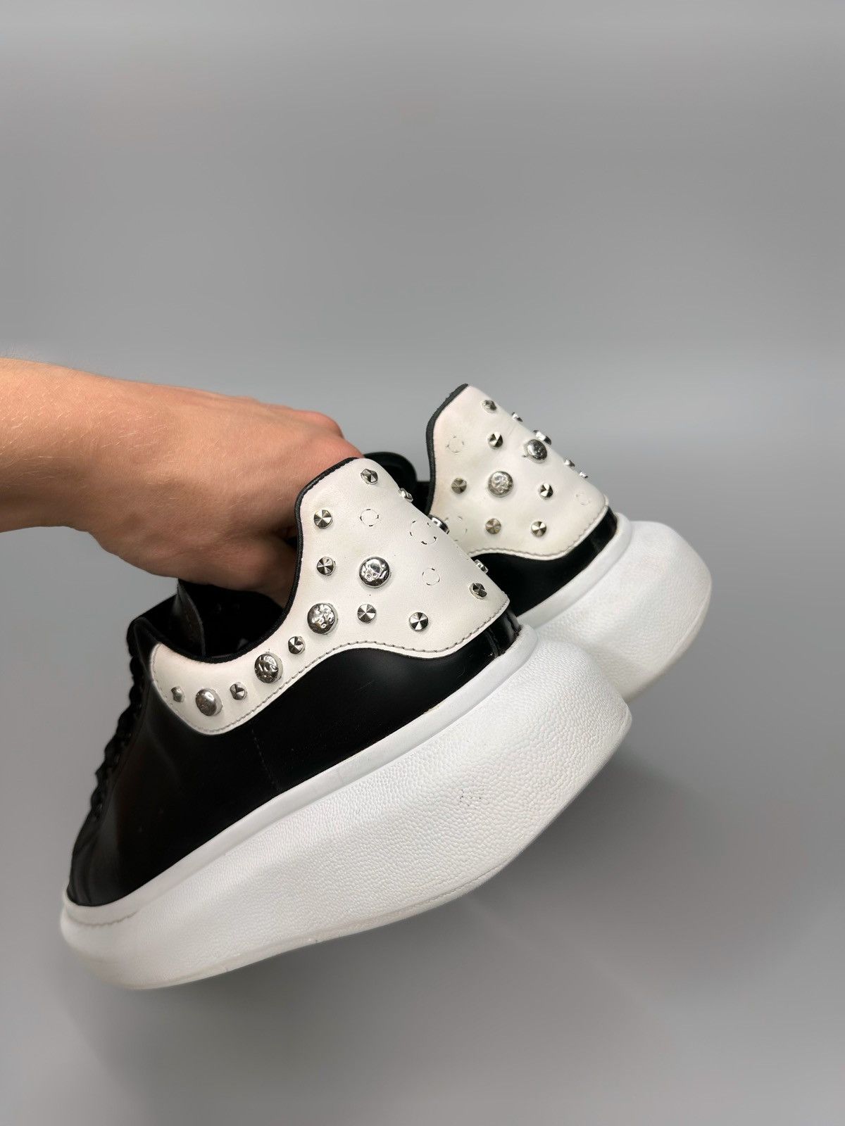 Alexander McQueen Alexander McQueen Studded Sneakers Owersized Size US 7 / EU 40 - 13 Thumbnail