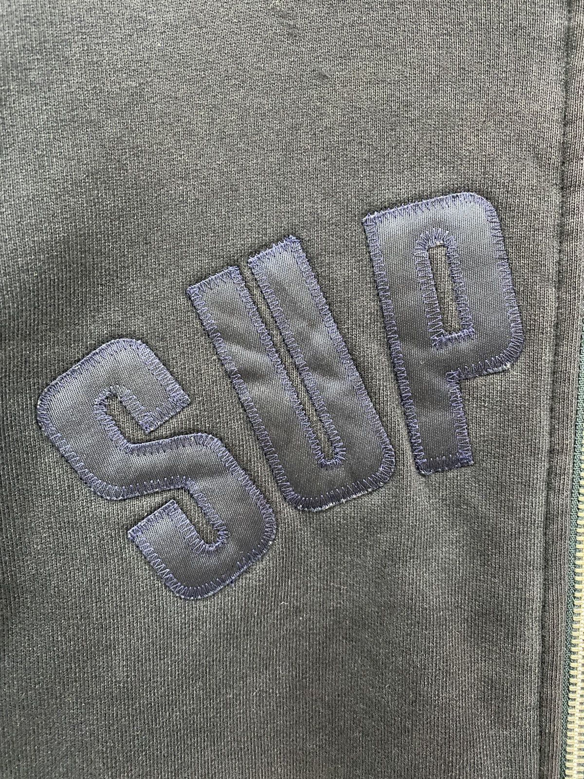 Supreme Vintage 90s Distressed Supreme thermal lining Size US L / EU 52-54 / 3 - 5 Thumbnail