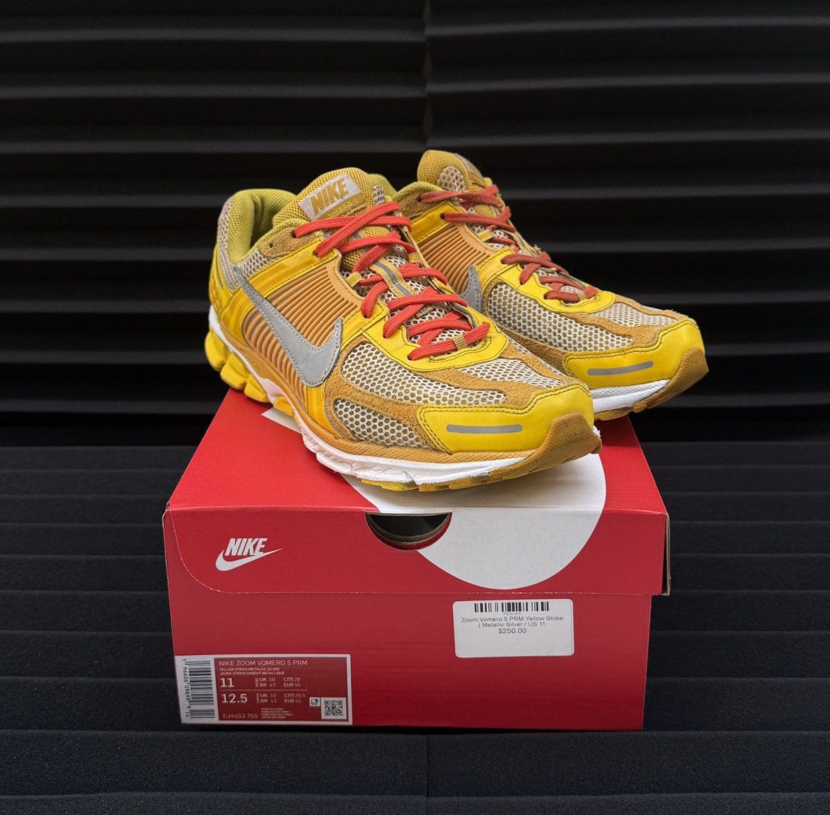 Nike Zoom Vomero 5 'Yellow Ochre" Rare Size US 11 / EU 44 - 3 Thumbnail