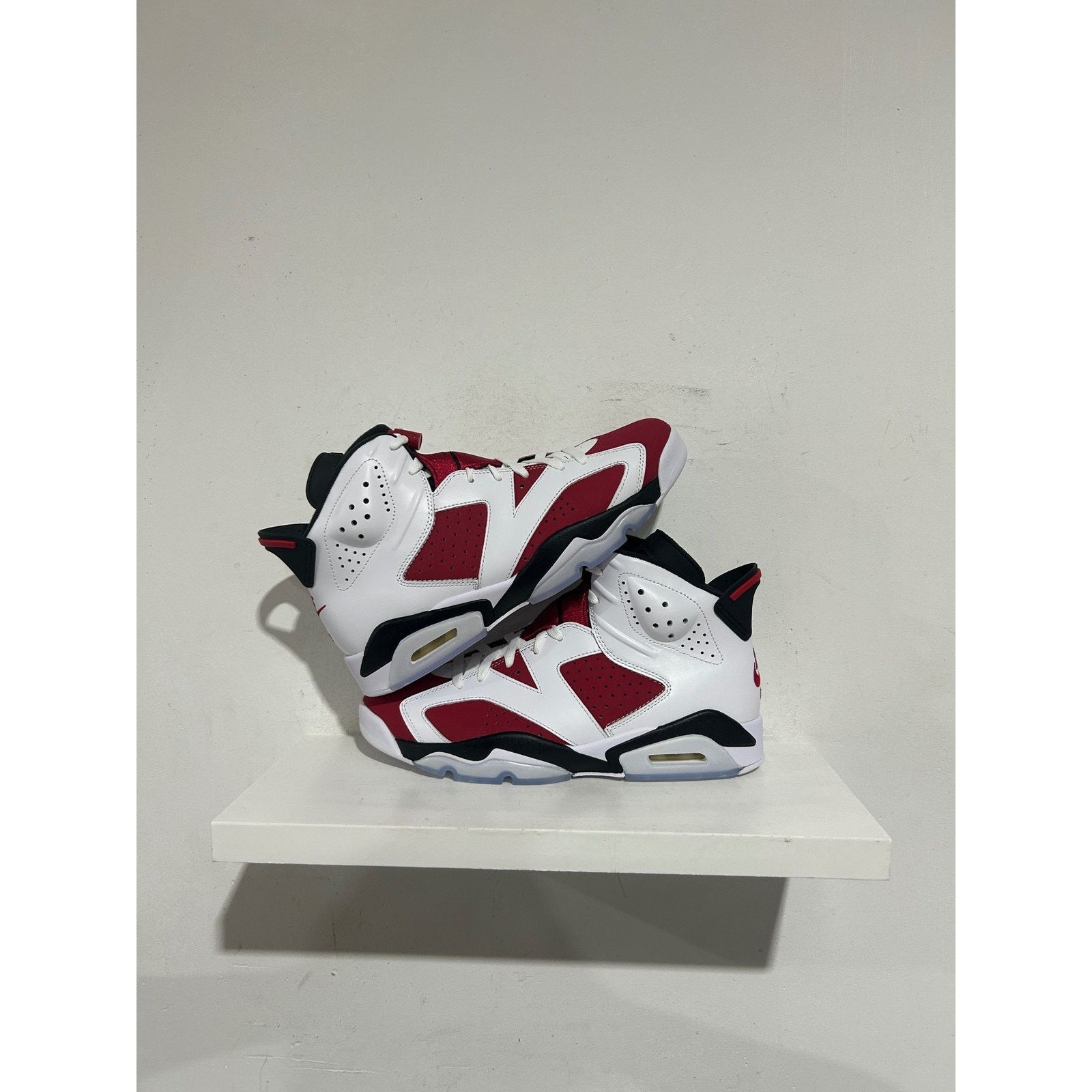 Nike NIKE JORDAN 6 CARMINE 2021 SIZE 9 NEW Size US 9 / EU 42 - 1 Thumbnail