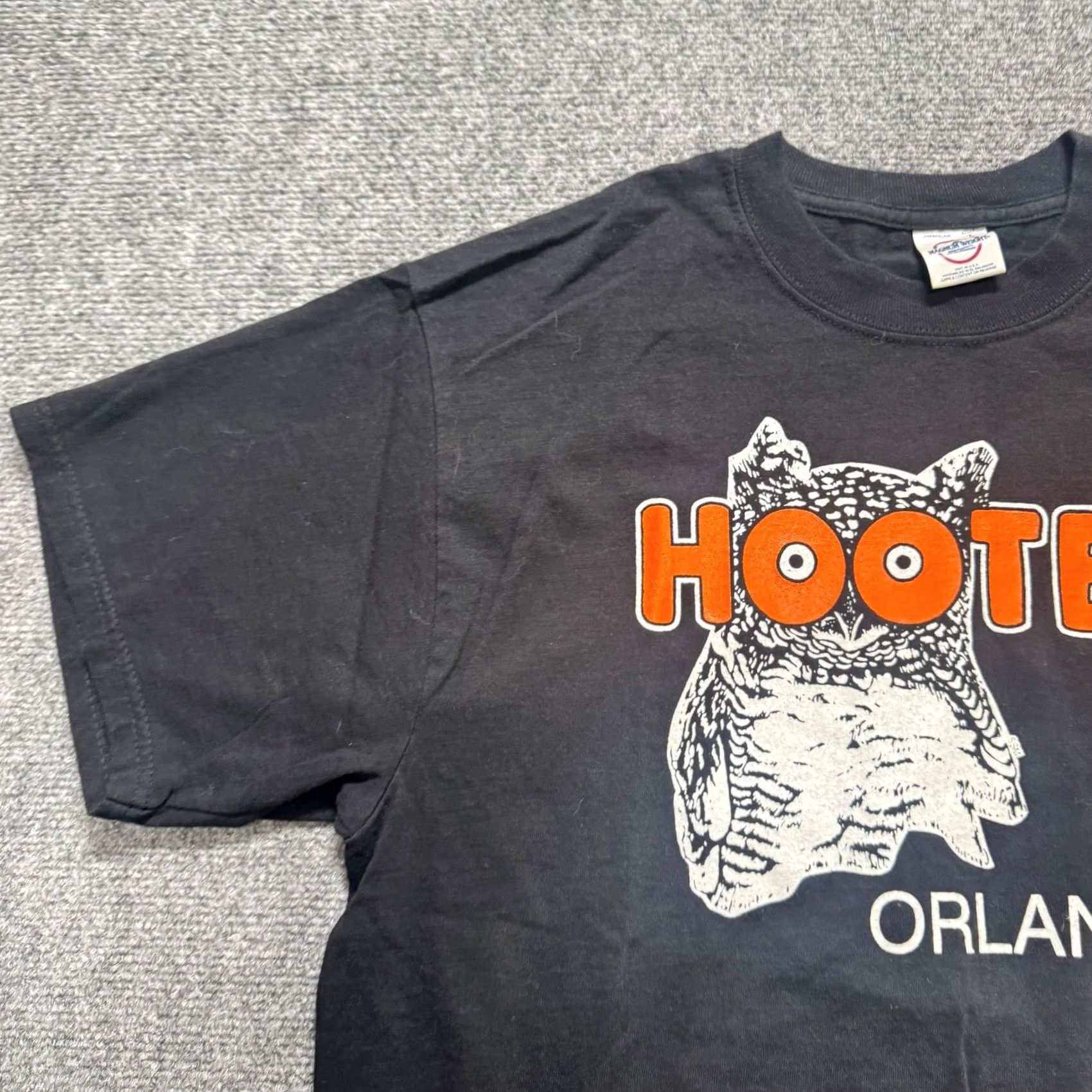 Delta Hooters T-Shirt Delta Black Large Men’s L Florida Orlando 90s Vintage Kirkman Delta Magnum Weight Distressed Graphic Shirt Mens Size US L / EU 52-54 / 3 - 7 Thumbnail