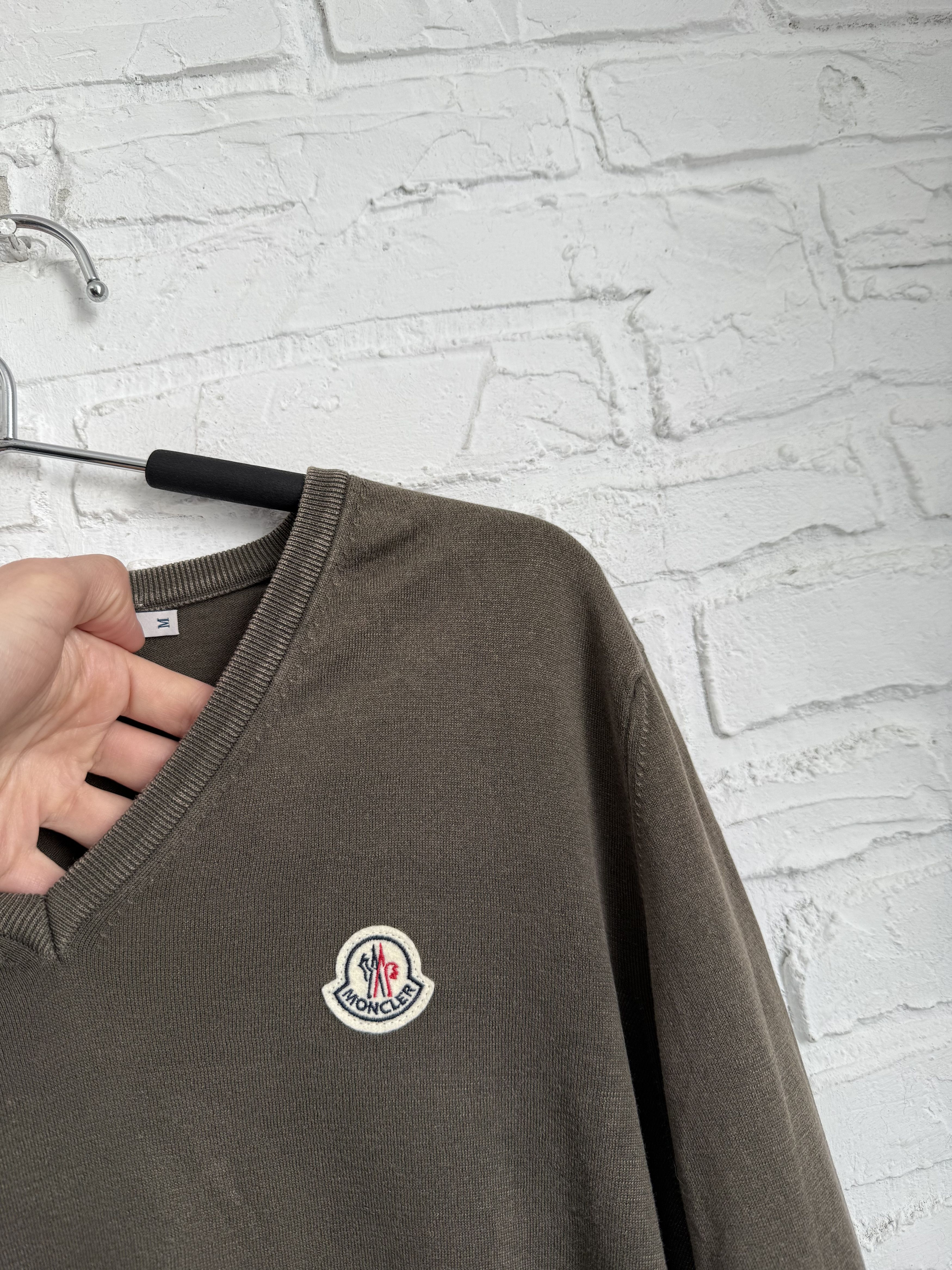 Moncler Moncler maglione tricot scollo A V-neck Garment Dye jumper Size US M / EU 48-50 / 2 - 3 Thumbnail