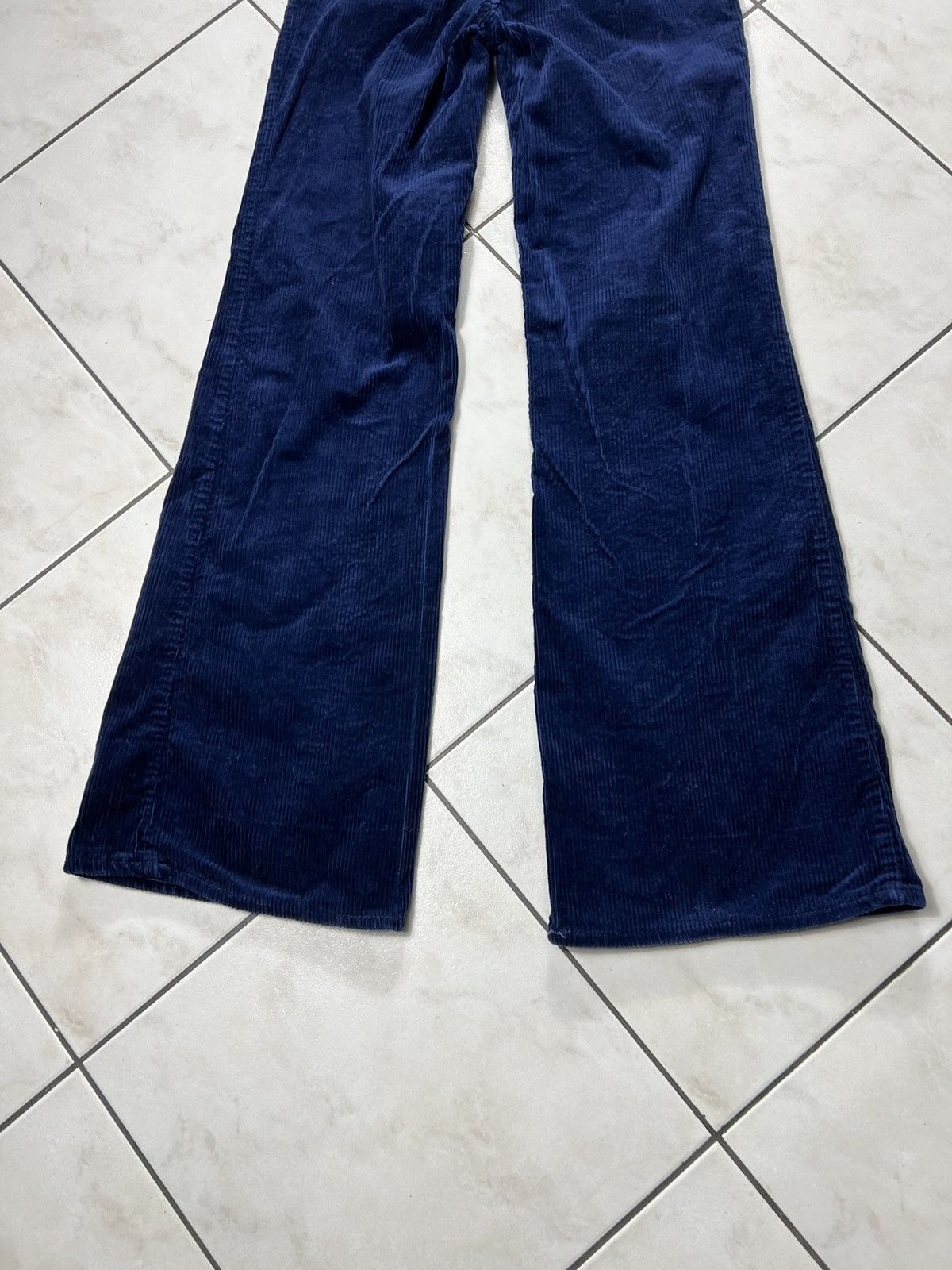 Levi's Vintage 70s Levi’s flared leg low waist y2k corduroy pants Size 27" / US 4 / IT 40 - 14 Thumbnail