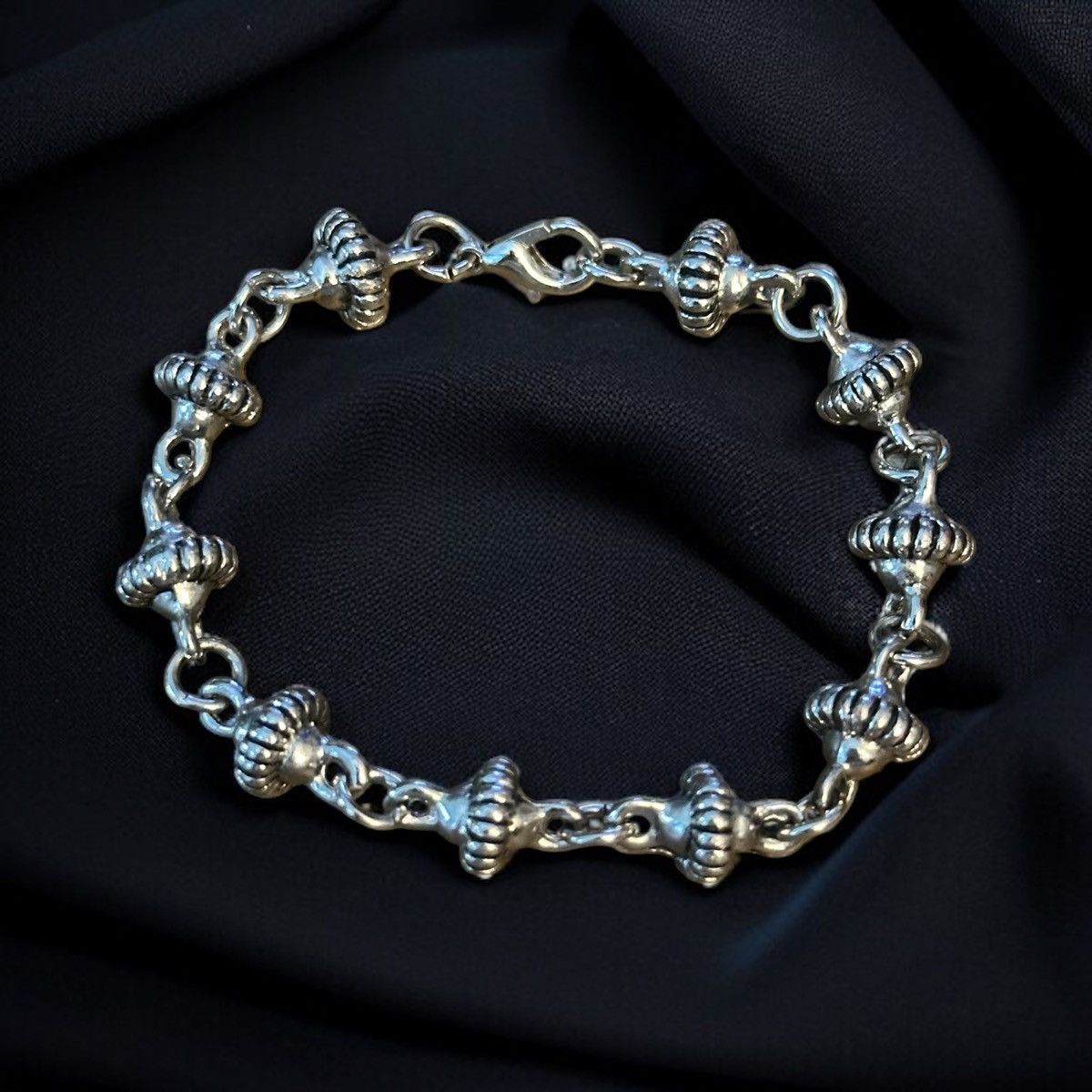 Other Silver tone fluted saucer bead link bracelet Size ONE SIZE - 1 Thumbnail