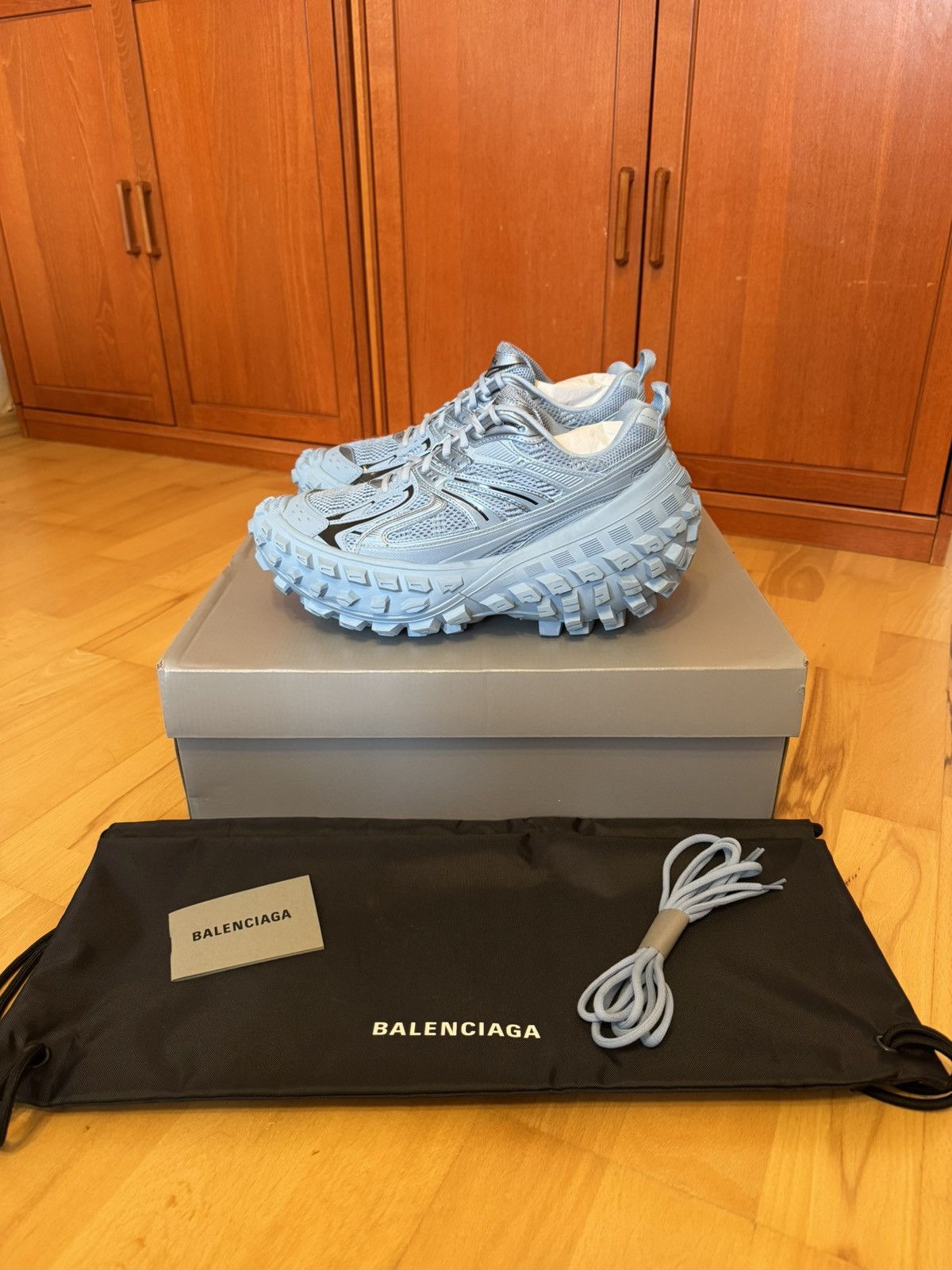 BALENCIAGA DEFENDER 41 箱付き BALENCIAGA - balenciaga ディフェンダー 41の通販 by ニックネーム
