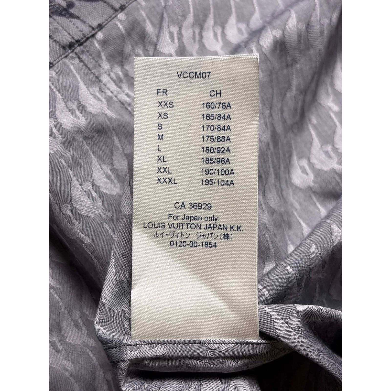 Louis Vuitton Authentic 2021 Louis Vuitton x NBA Monogram Logo Shirt Size US S / EU 44-46 / 1 - 9 Thumbnail