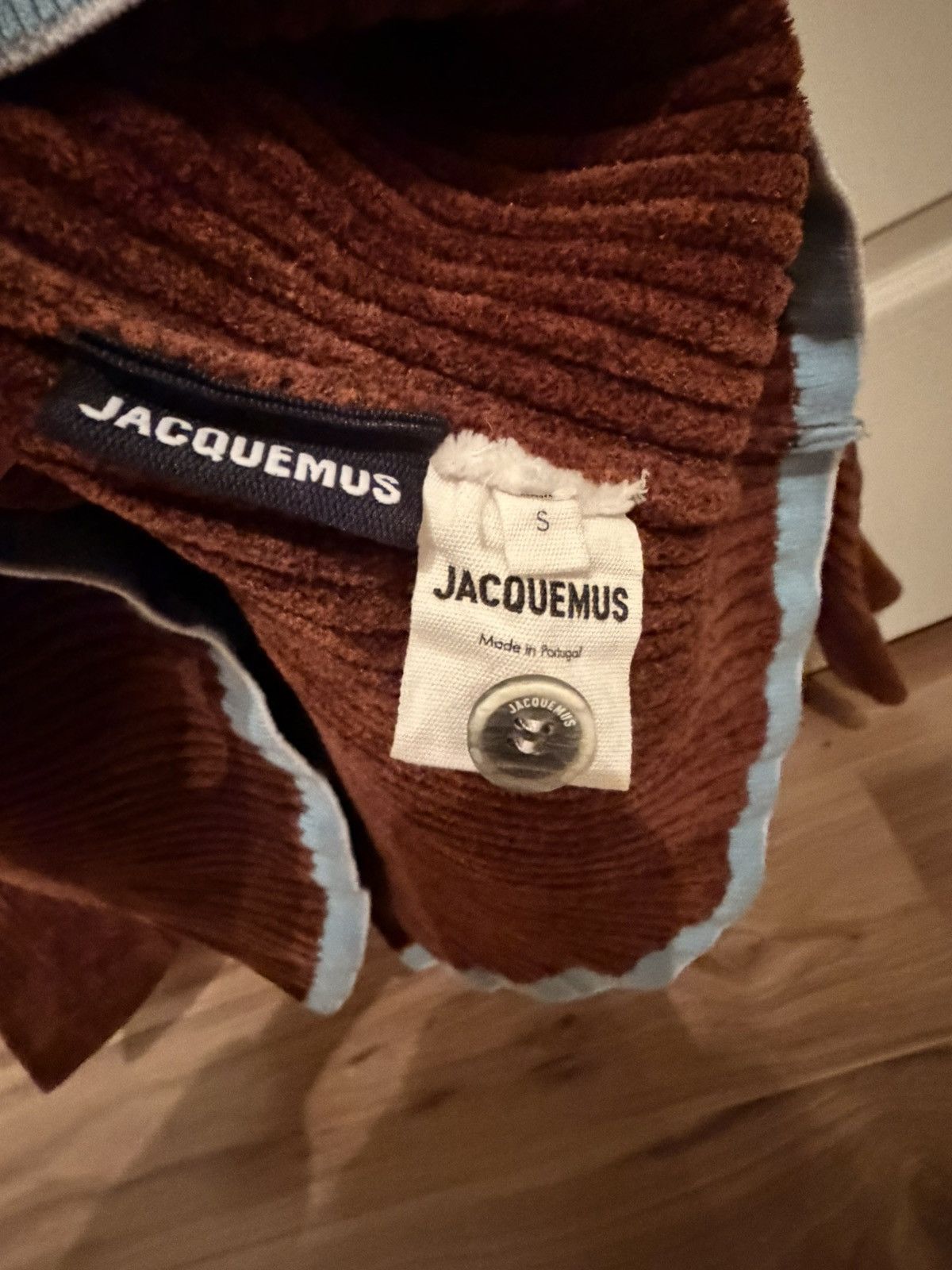 Jacquemus JACQUEMUS LE POLO DUCI BROWN Size US S / EU 44-46 / 1 - 9 Thumbnail