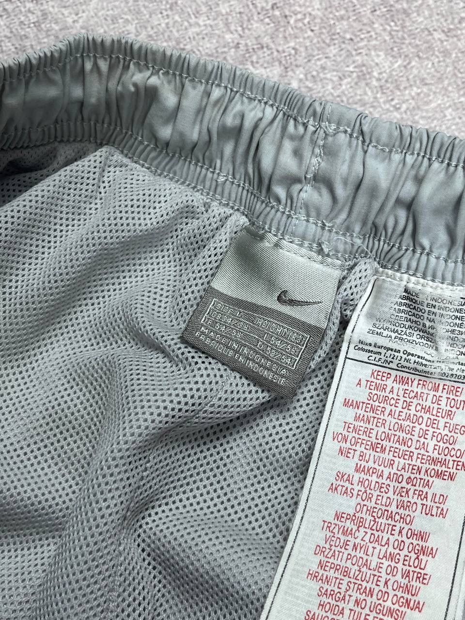 Nike × Vintage VINTAGE CRAZY NIKE SWOOSH BAGGY NYLON TRACK PANTS Y2K L Size US 34 / EU 50 - 6 Thumbnail