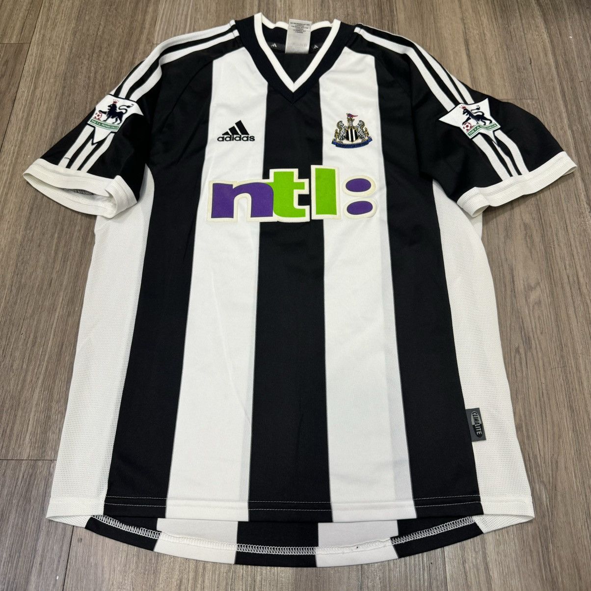Adidas Newcastle 01/03 home shirt #9 Shearer Size US S / EU 44-46 / 1 - 1 Thumbnail