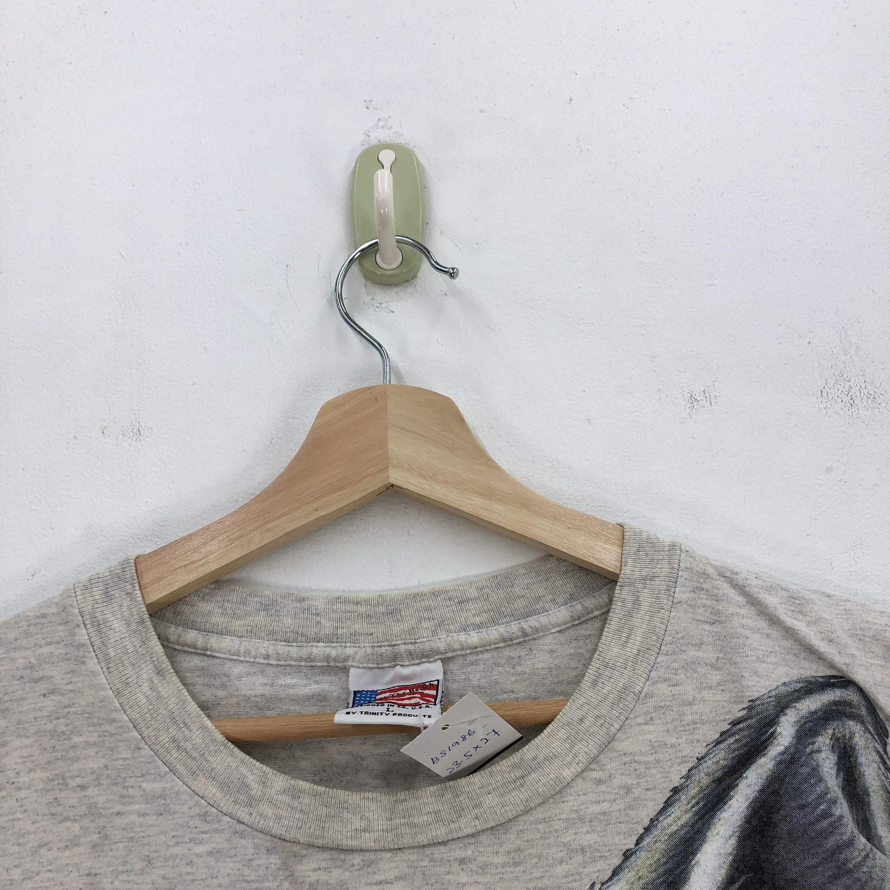 Vintage Vintage 90s Animal T Shirt Habitat White Wolf Crewneck Tees Size US L / EU 52-54 / 3 - 2 Thumbnail