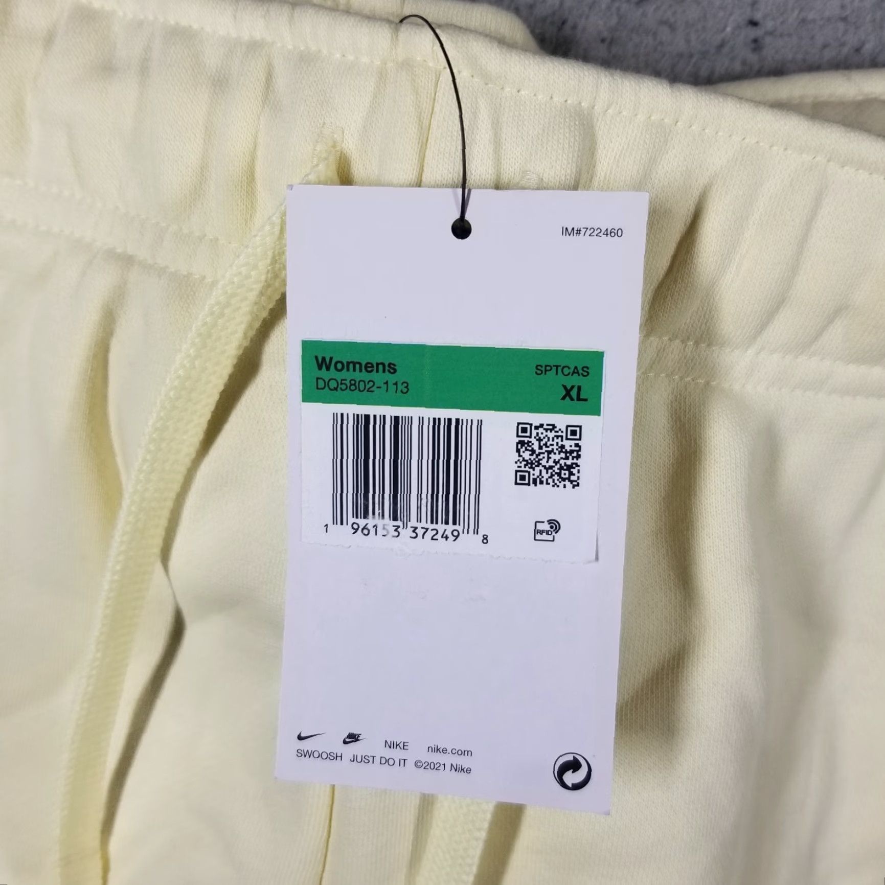Nike VINTAGE Nike Sportswear Club Fleece Shorts Women's XL Coconut Milk Athletic Activewear Sports Size 40" / US 18 - 3 Thumbnail