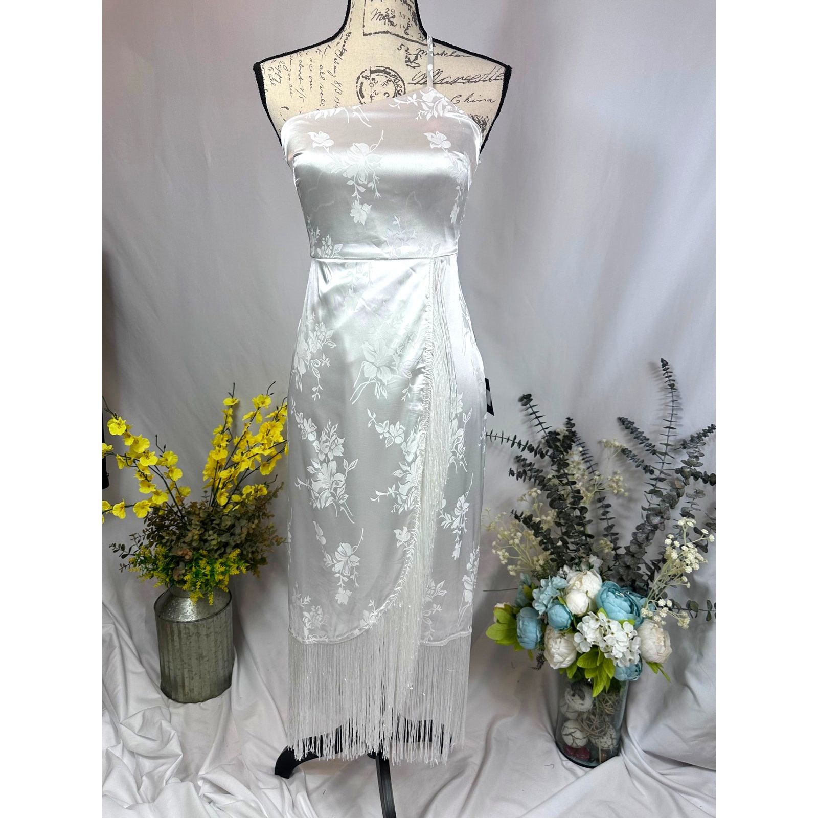 Other Lulus On the Dance floor White Jacquard Fringe Midi Dress XS Size XS / US 0-2 / IT 36-38 - 2 Thumbnail