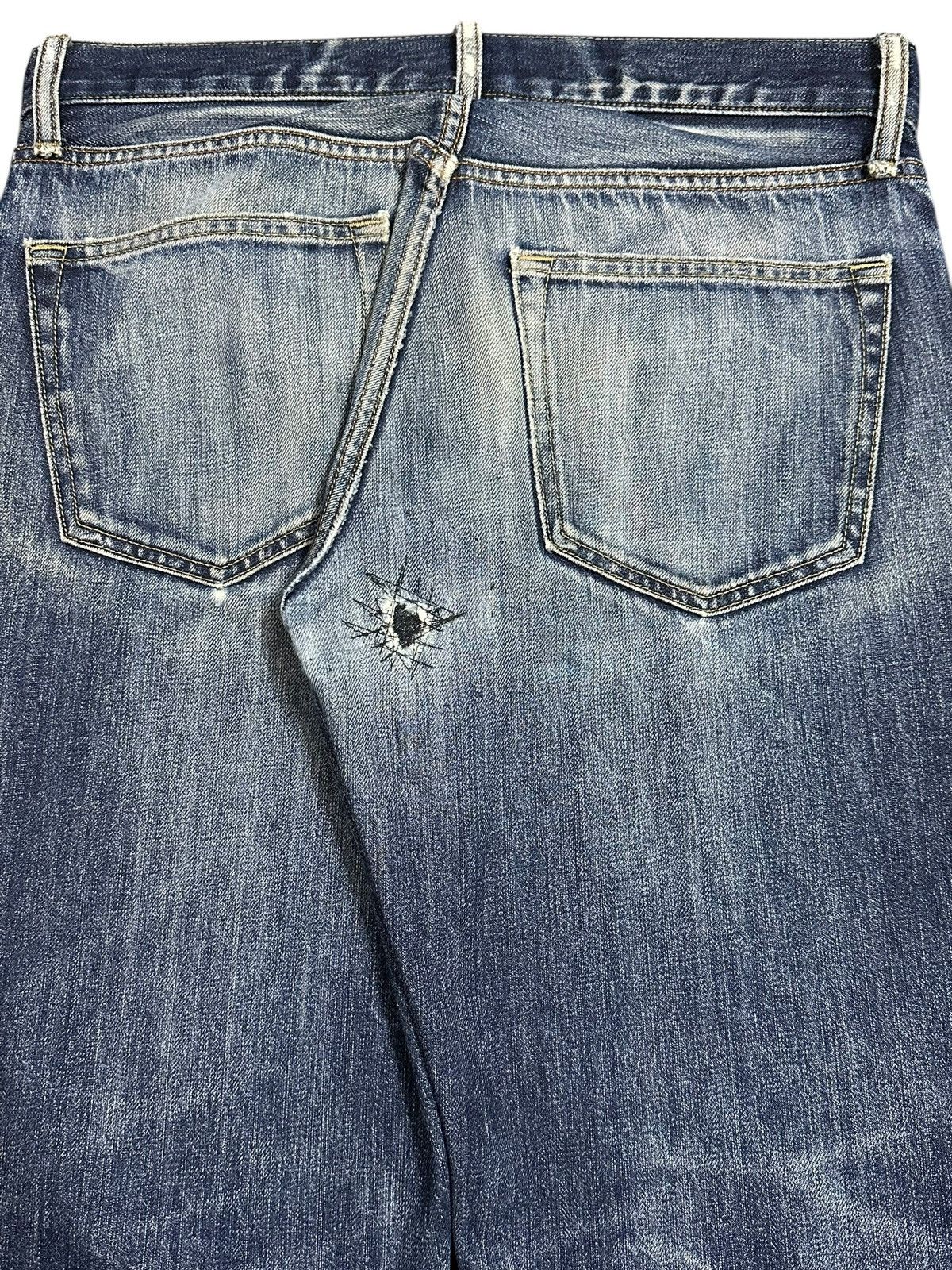 Uniqlo Vintage Japanese Uniqlo Blue Faded Wash Distress Loose Jeans Size US 32 / EU 48 - 6 Thumbnail