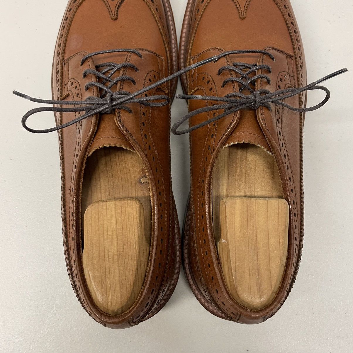 Alden × J.Crew Long Wingtip Bluchers Tobacco Leather Size US 7 / EU 40 - 6 Thumbnail