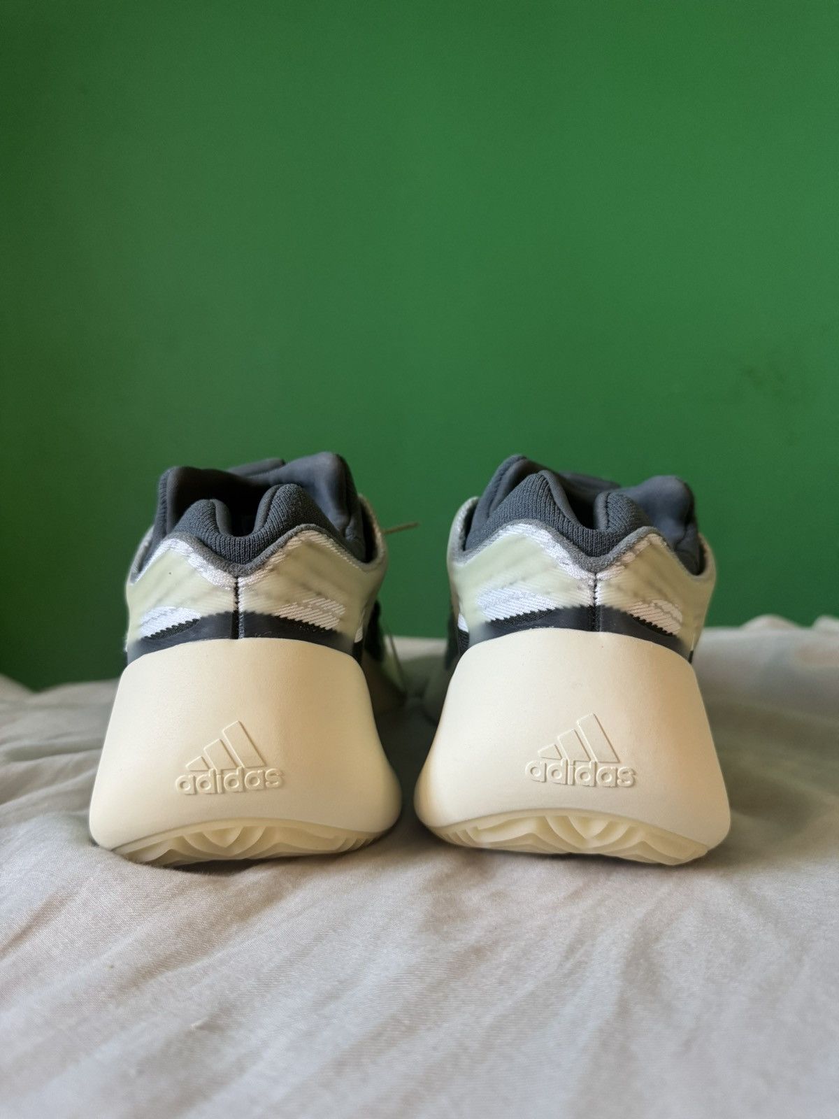 Adidas Adidas 700 v3 fade salt 2022 Size US 11 / EU 44 - 3 Thumbnail