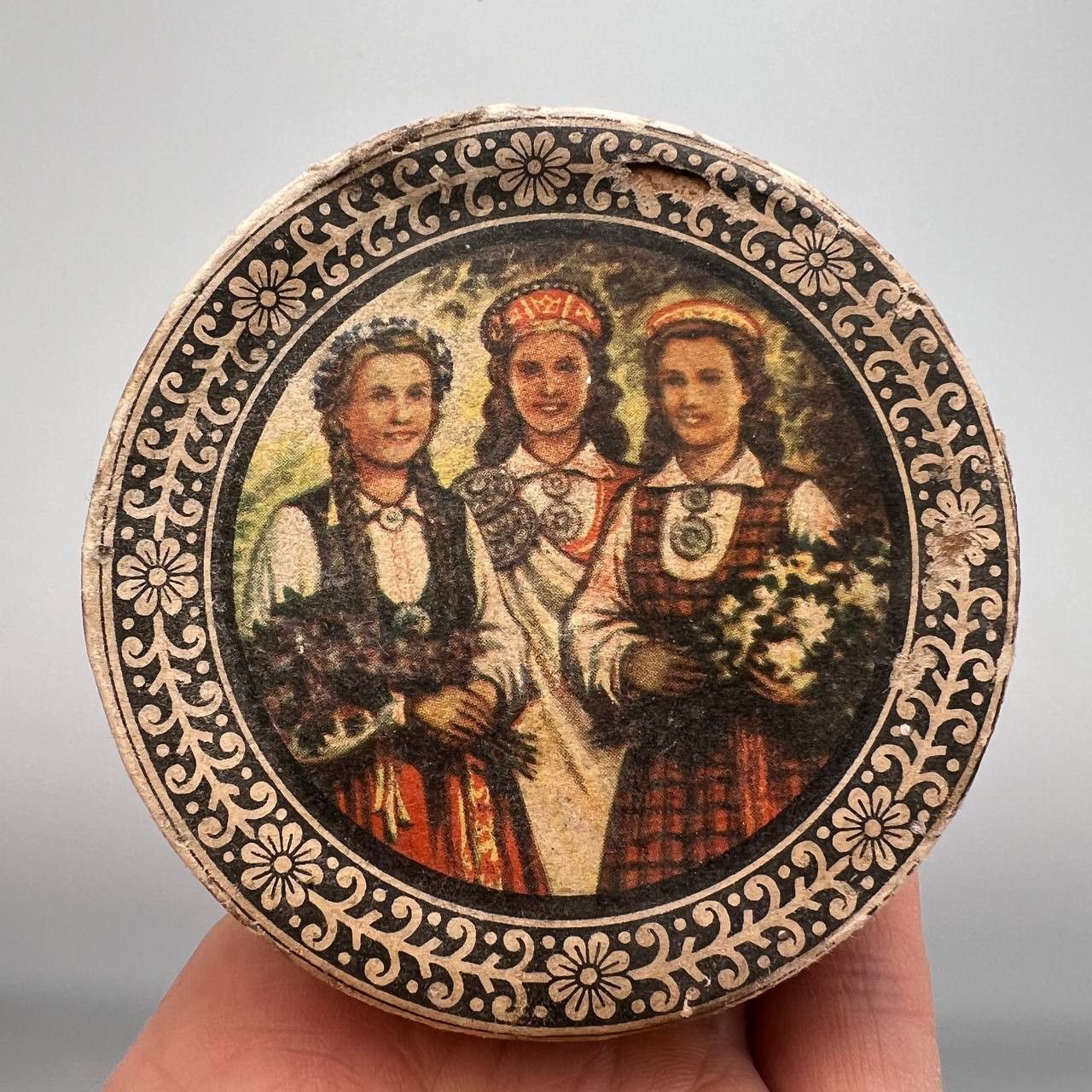 Vintage 1960's DZINTARS RIGA Vintage Compact Face Puff Powder Box Size ONE SIZE - 1 Thumbnail