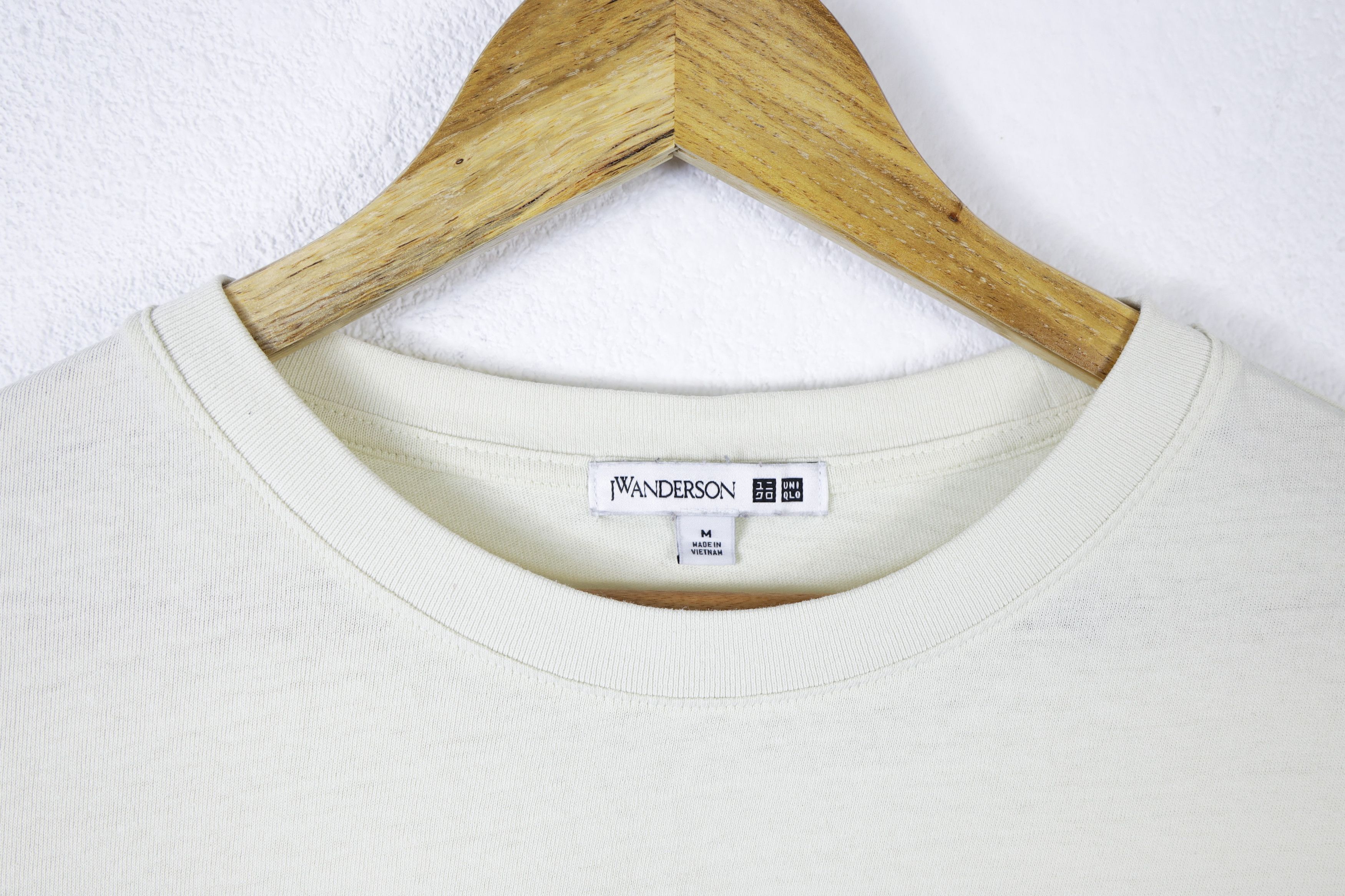 JW Anderson × Uniqlo J.W.Anderson x Uniqlo Logo Light Beige Tee T-shirt Size M / US 6-8 / IT 42-44 - 5 Thumbnail