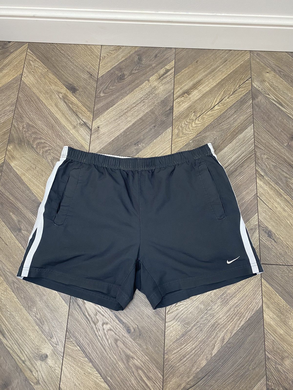 Nike × Vintage Vintage Nike 90s style shorts Size US 34 / EU 50 - 1 Thumbnail