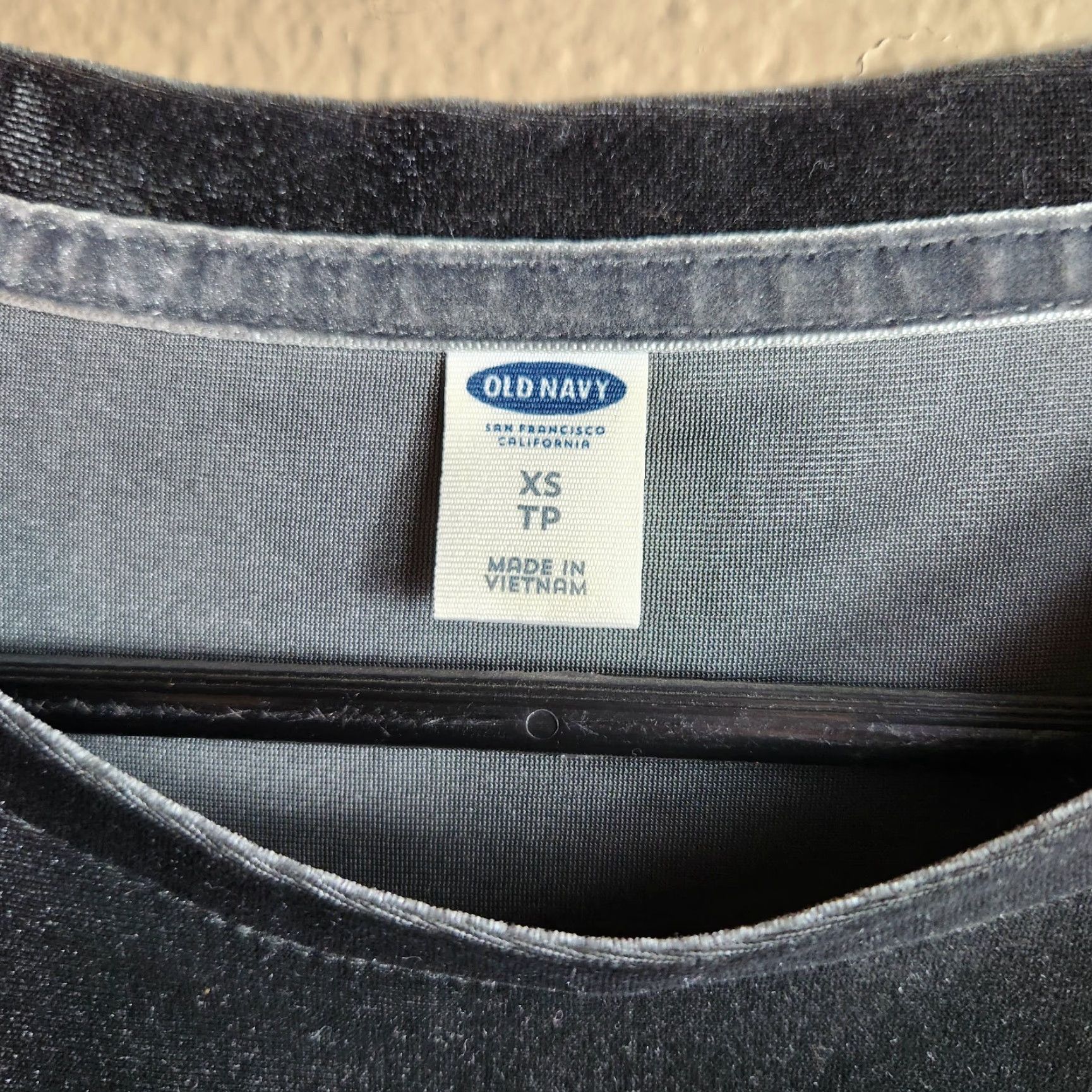 Old Navy Old Navy Womens XS Gray Velvet Relaxed Fit SS Crewneck Top Size XS / US 0-2 / IT 36-38 - 2 Thumbnail