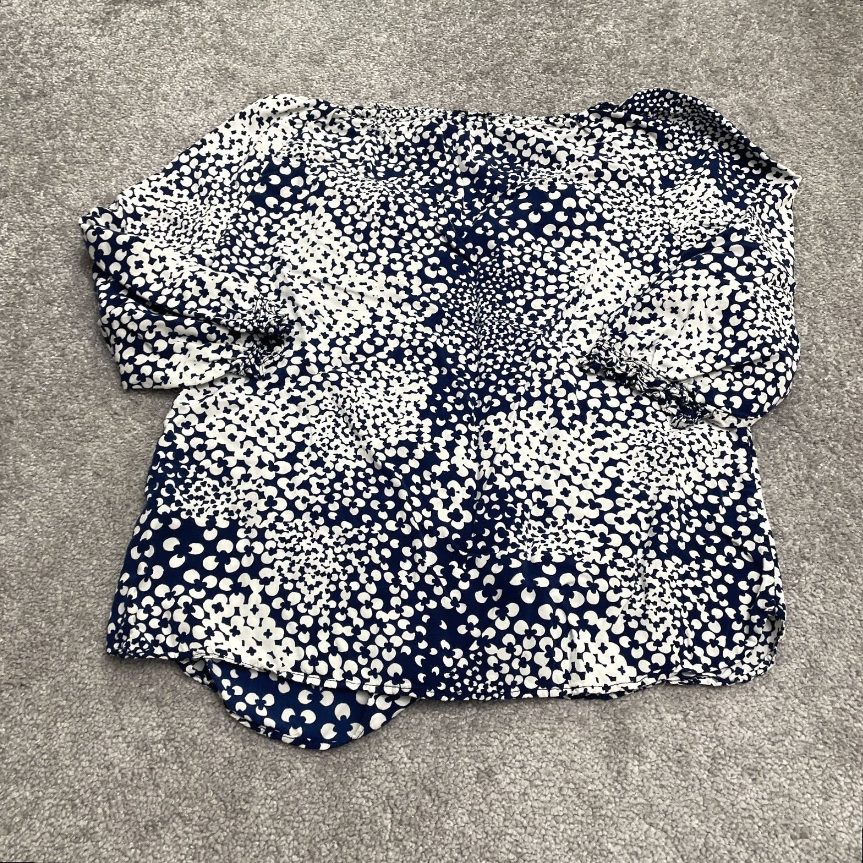 Talbots Talbots Blouse Shirt Women Petite Tunic Blue White Floral Knit Rayon Long Sleeve V-Neck Tie Casual Size M / US 6-8 / IT 42-44 - 2 Thumbnail