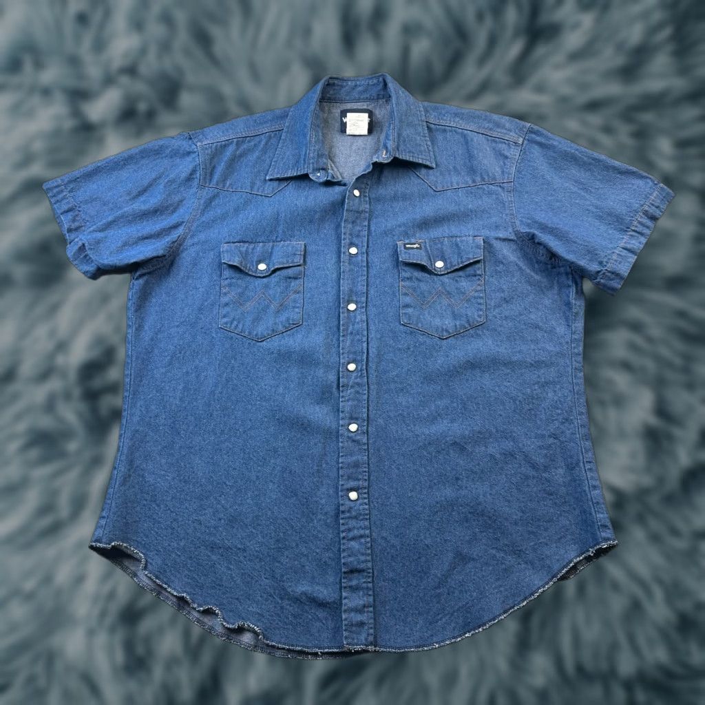 Wrangler Wrangler Shirt Mens XL Blue Denim Western Cowboy Button-Up Short Sleeve Jeans Pearl Snap Casual Workwear Size US XL / EU 56 / 4 - 1 Thumbnail
