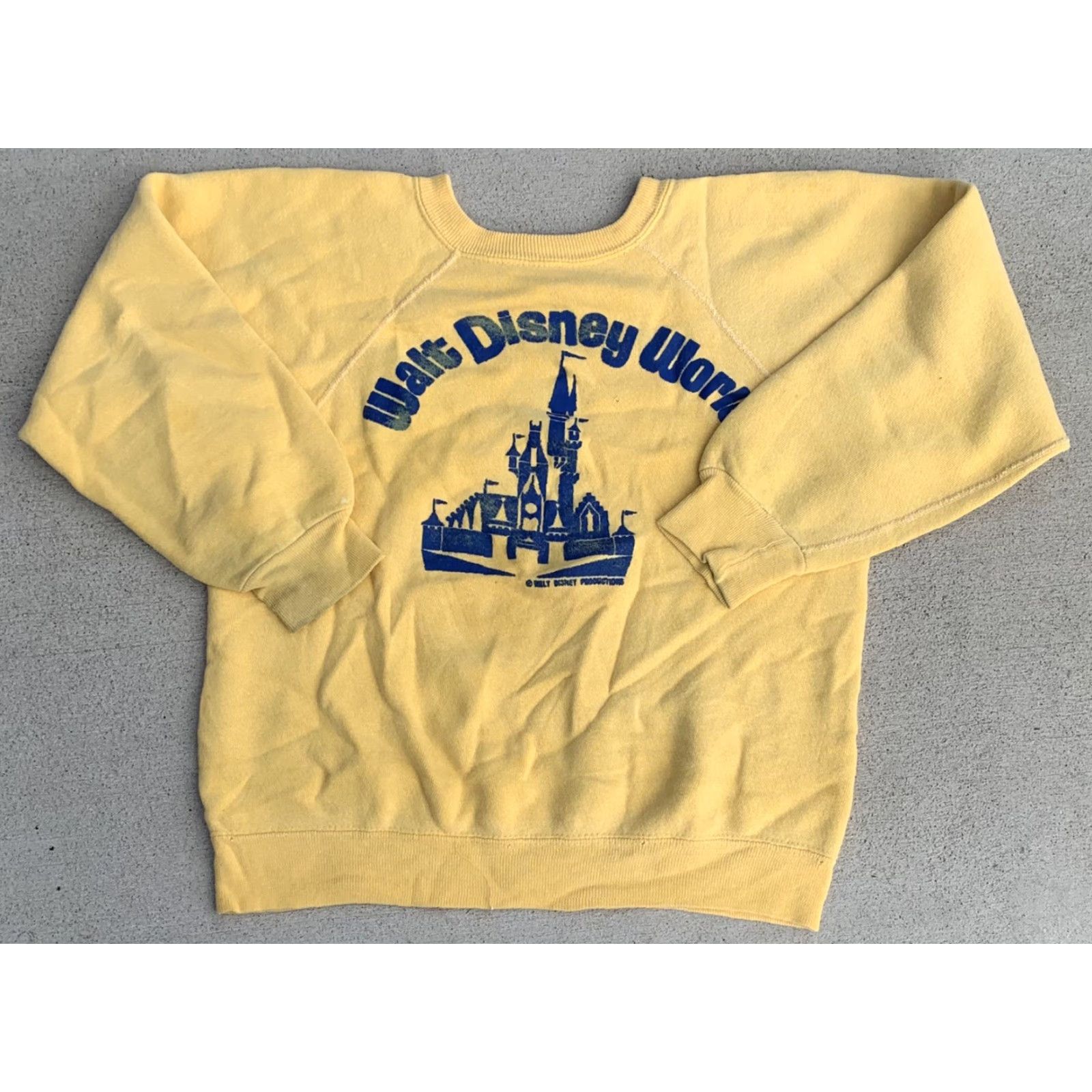 Disney VINTAGE Walt Disney Productions Raglan Sweatshirt S Men Yellow 80s Cartoon USA Retro Graphic Print pullover Size US S / EU 44-46 / 1 - 2 Thumbnail
