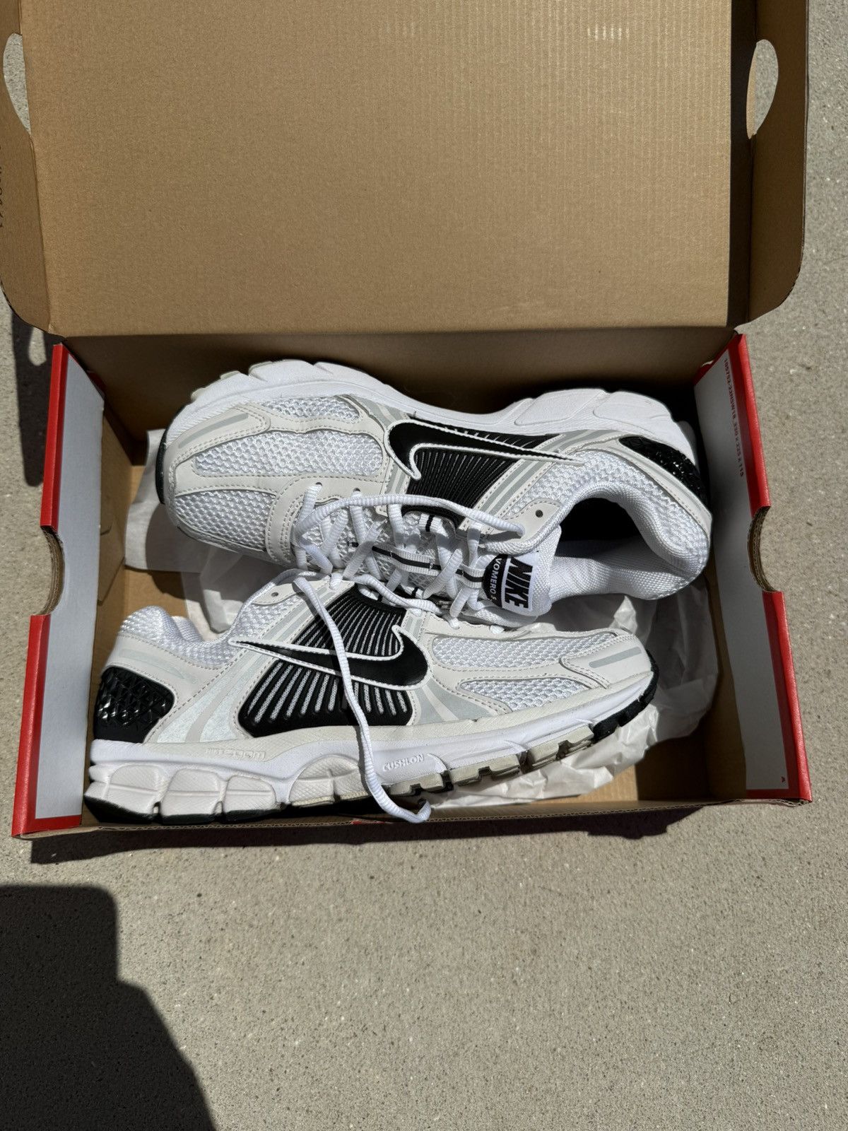 Nike Nike Vomero 5 White Size US 9 / EU 42 - 2 Thumbnail