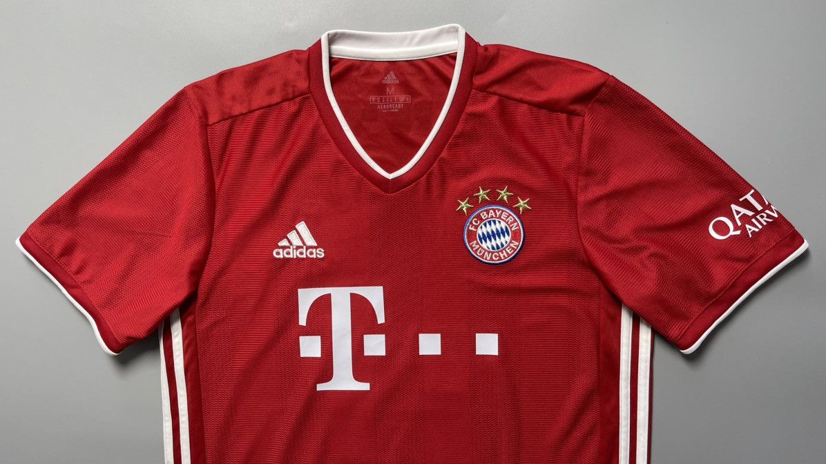 Vintage BAYERN ADIDAS 2020/2021 FOOTBALL HOME JERSEY #19 DAVIES Size US M / EU 48-50 / 2 - 3 Thumbnail
