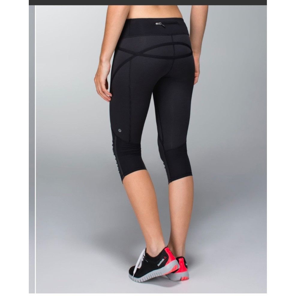 Lululemon Lululemon Run Pace Crop black/gray striped ruched sides acti Size 28" / US 6 / IT 42 - 2 Thumbnail