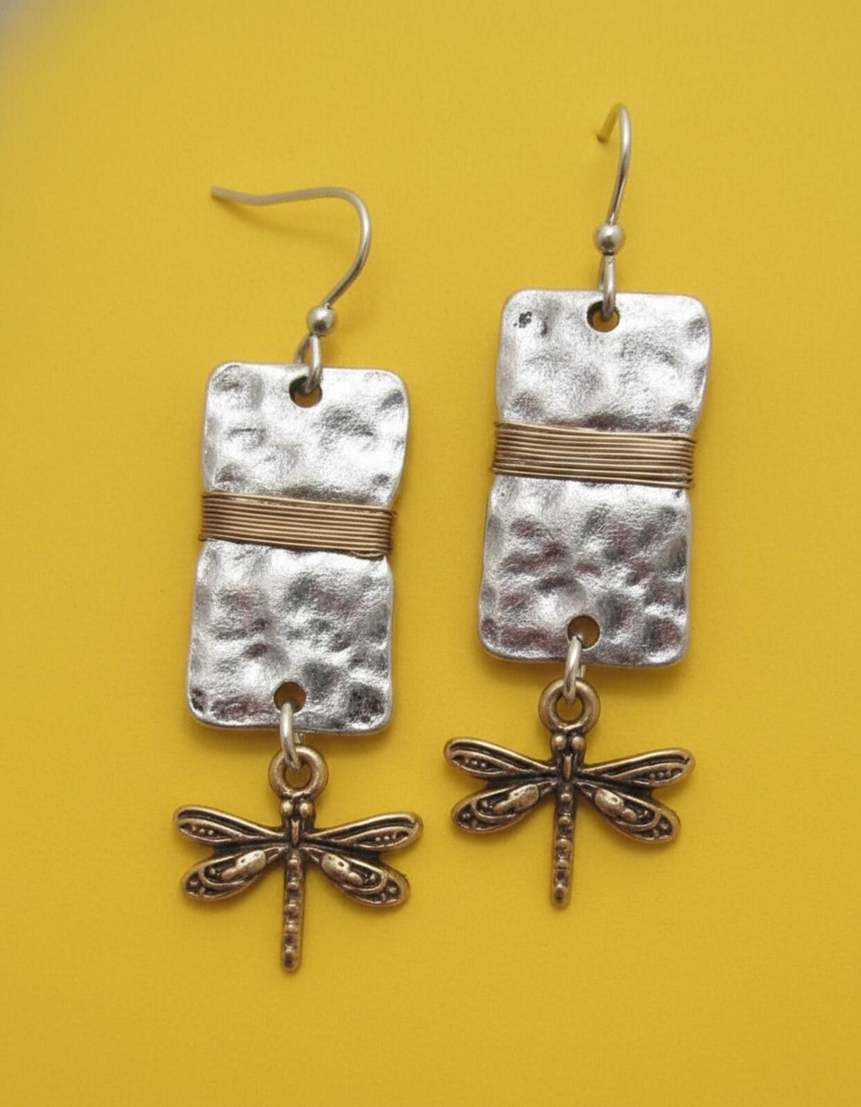 The Unbranded Brand Silver Tone Dragonfly Dangle Earrings Size ONE SIZE - 1 Preview