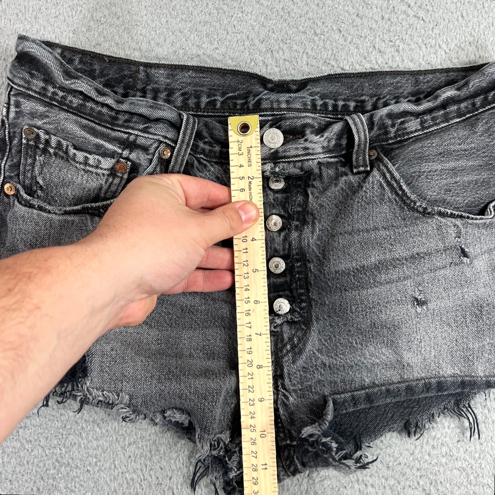 Levi's Levi's 501 Black Women's Denim Cut-Off ShortsHigh Waisted Distressed 32 Casual Travel Size 24" / US 00 / IT 34 - 5 Thumbnail
