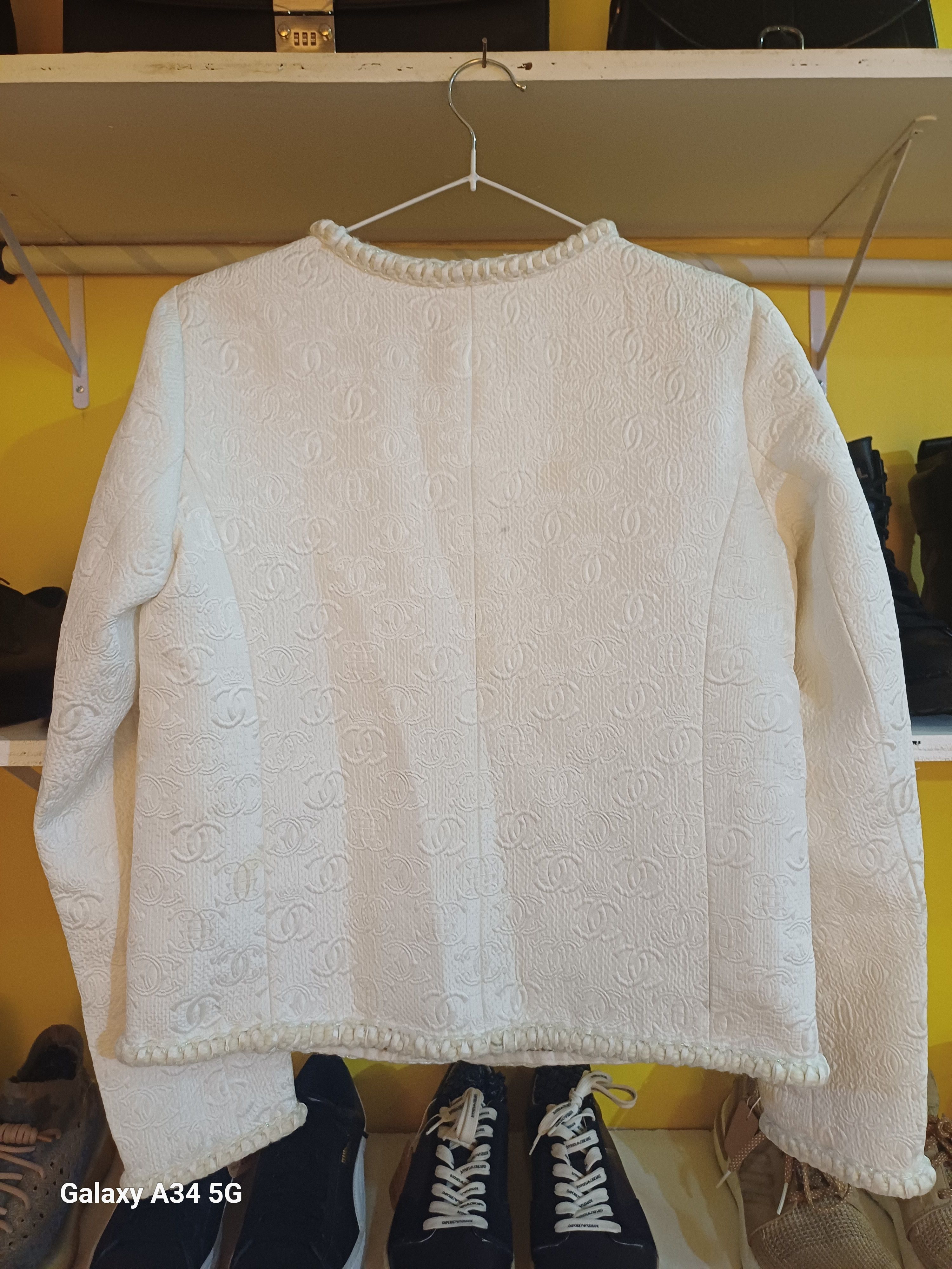 Chanel CHANEL 21PF 2021 White Ivory CC Logo Metiers D’art Jacket 36 Size S / US 4 / IT 40 - 6 Thumbnail
