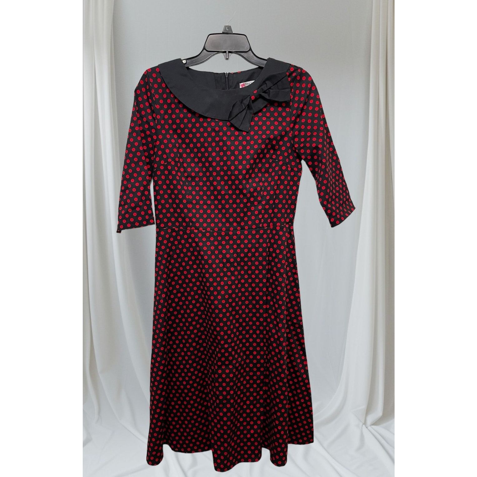 Vogue 1950's Looking Dress Red polkadot black bow Vogue Sz M Size M / US 6-8 / IT 42-44 - 1 Thumbnail