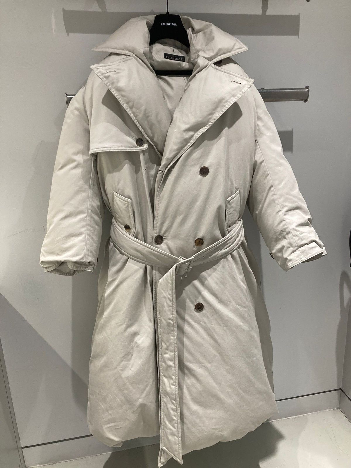 Balenciaga o1tr1nto1125 Maxi Padded Trench Coat in White Size US L / EU 52-54 / 3 - 7 Thumbnail