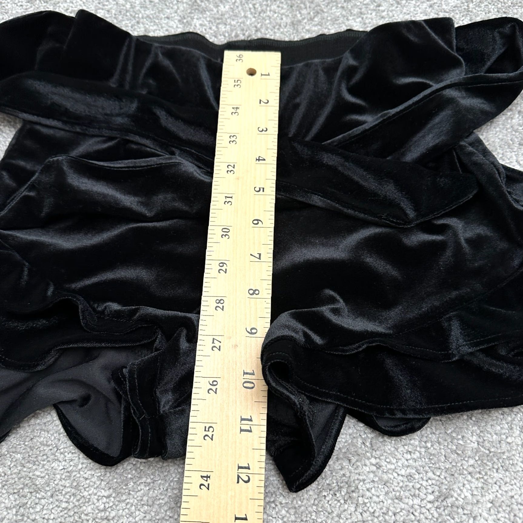 AQUA Aqua Velvet Ruffle Shorts Womens Small Black Stretch Belted Size 28" / US 6 / IT 42 - 7 Thumbnail