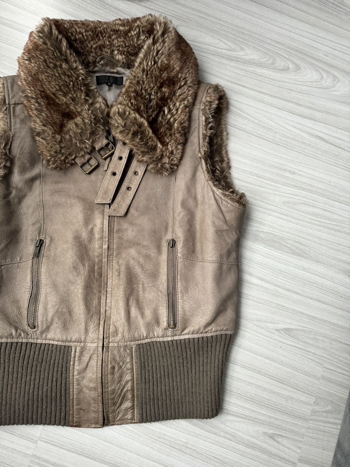 Japanese Brand × Vintage Vintage Leather Fur Bondage Vest Size L / US 10 / IT 46 - 6 Thumbnail