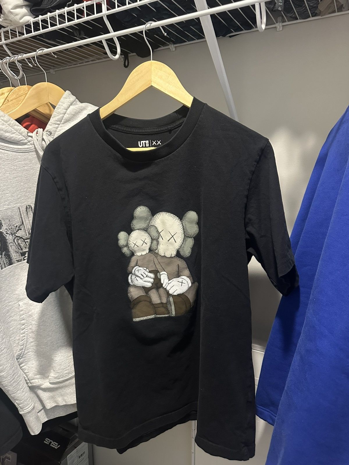 Japanese Brand RARE 🔥 uniqlo x kaws tee Size US L / EU 52-54 / 3 - 3 Thumbnail