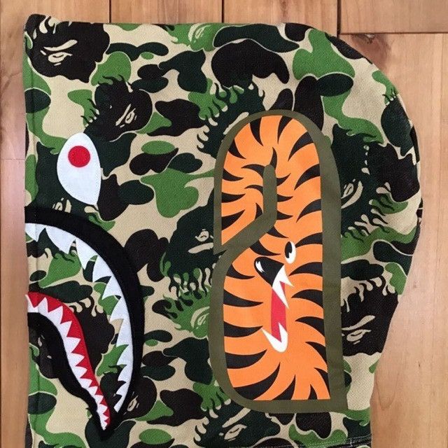 Bape BAPE Fire Camo Shark Zip Hoodie a bathing ape flame NIGO Size US L / EU 52-54 / 3 - 4 Thumbnail