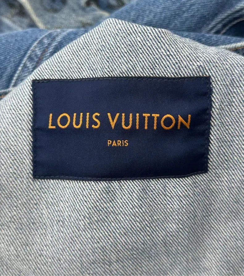 Louis Vuitton Louis Vuitton Blue gradient aged full logo denim jacket Size US M / EU 48-50 / 2 - 3 Thumbnail