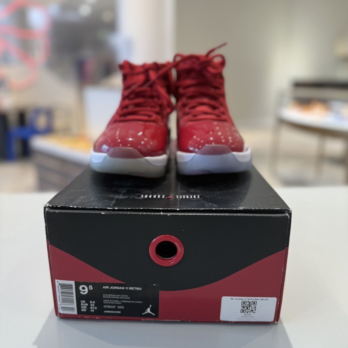 Nike Air Jordan 11 Retro Win Like 96 Size US 9.5 / EU 42-43 - 10 Thumbnail
