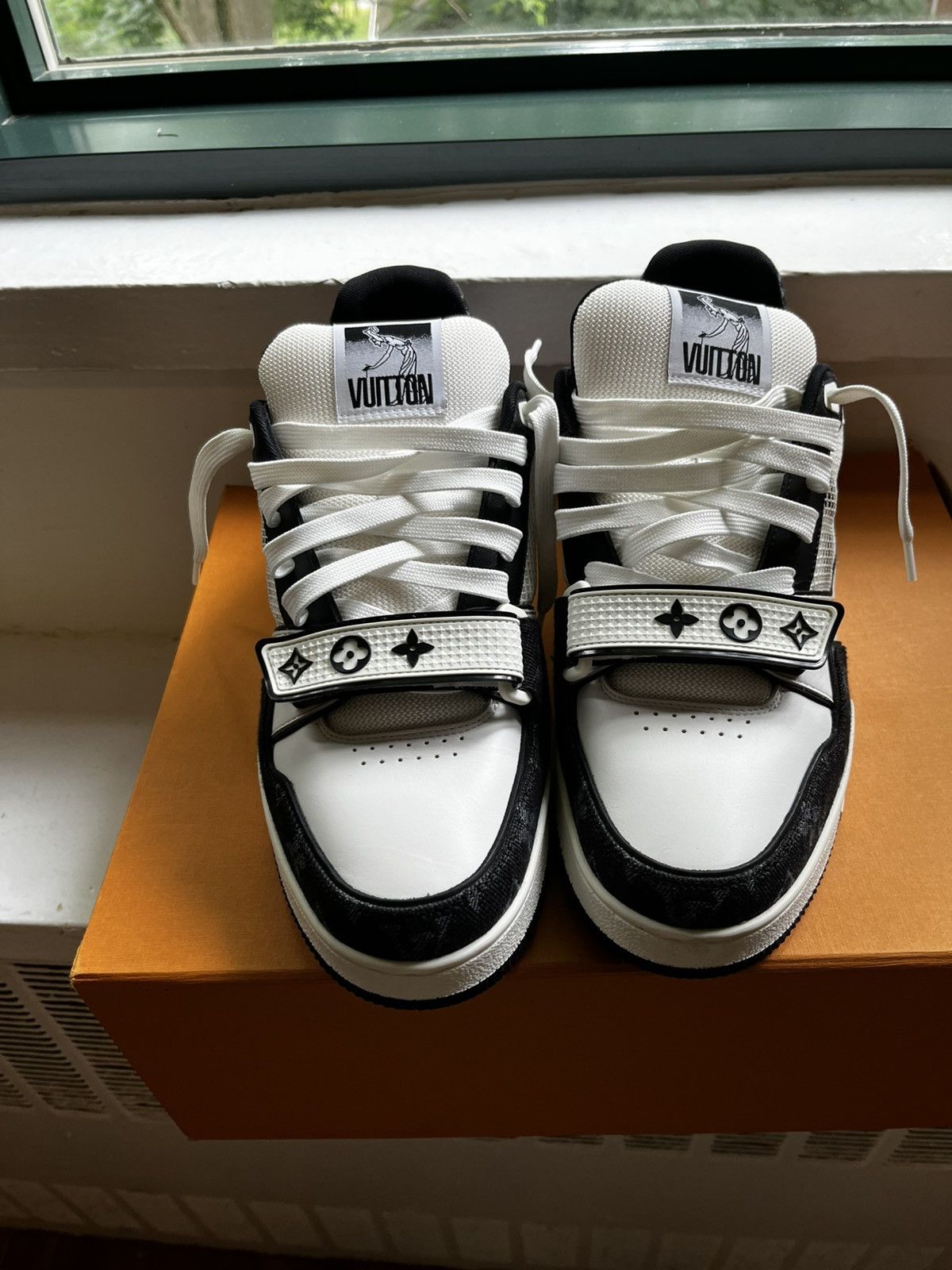 Louis Vuitton monogram w/strap