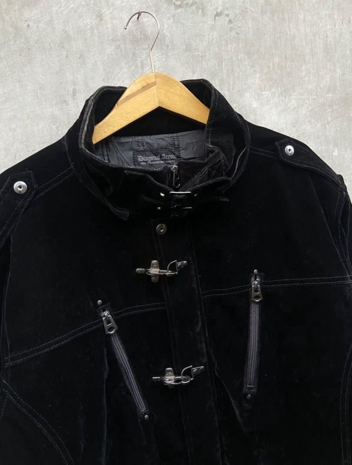 Japanese Brand Vintage FireMens Clasps Diagonal Arrow Japanese brand Size US L / EU 52-54 / 3 - 2 Thumbnail