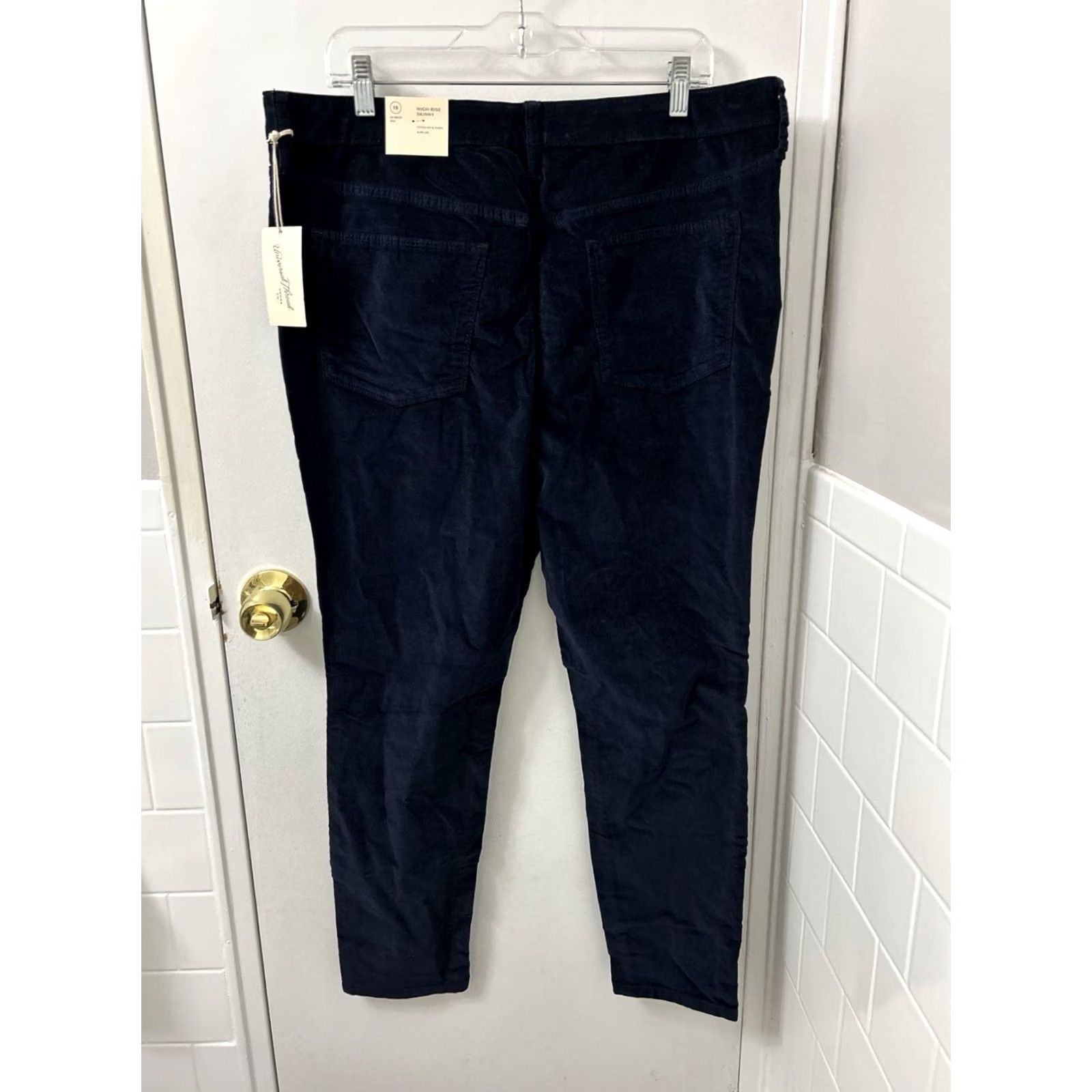 Vintage Universal Thread Pants Womens 18 34x29 Blue High Rise Skinny Jeans Pockets Stretch Denim NWT YKK Closure Regular Inseam 29 Size 40" / US 18 - 6 Thumbnail